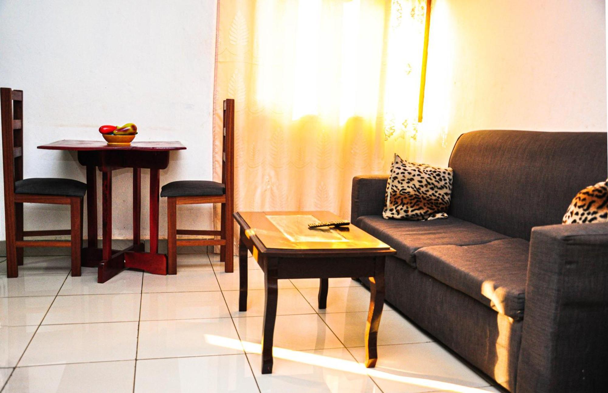 Les Logis De Nouvelle Route Bastos Apartment Yaounde Exterior photo