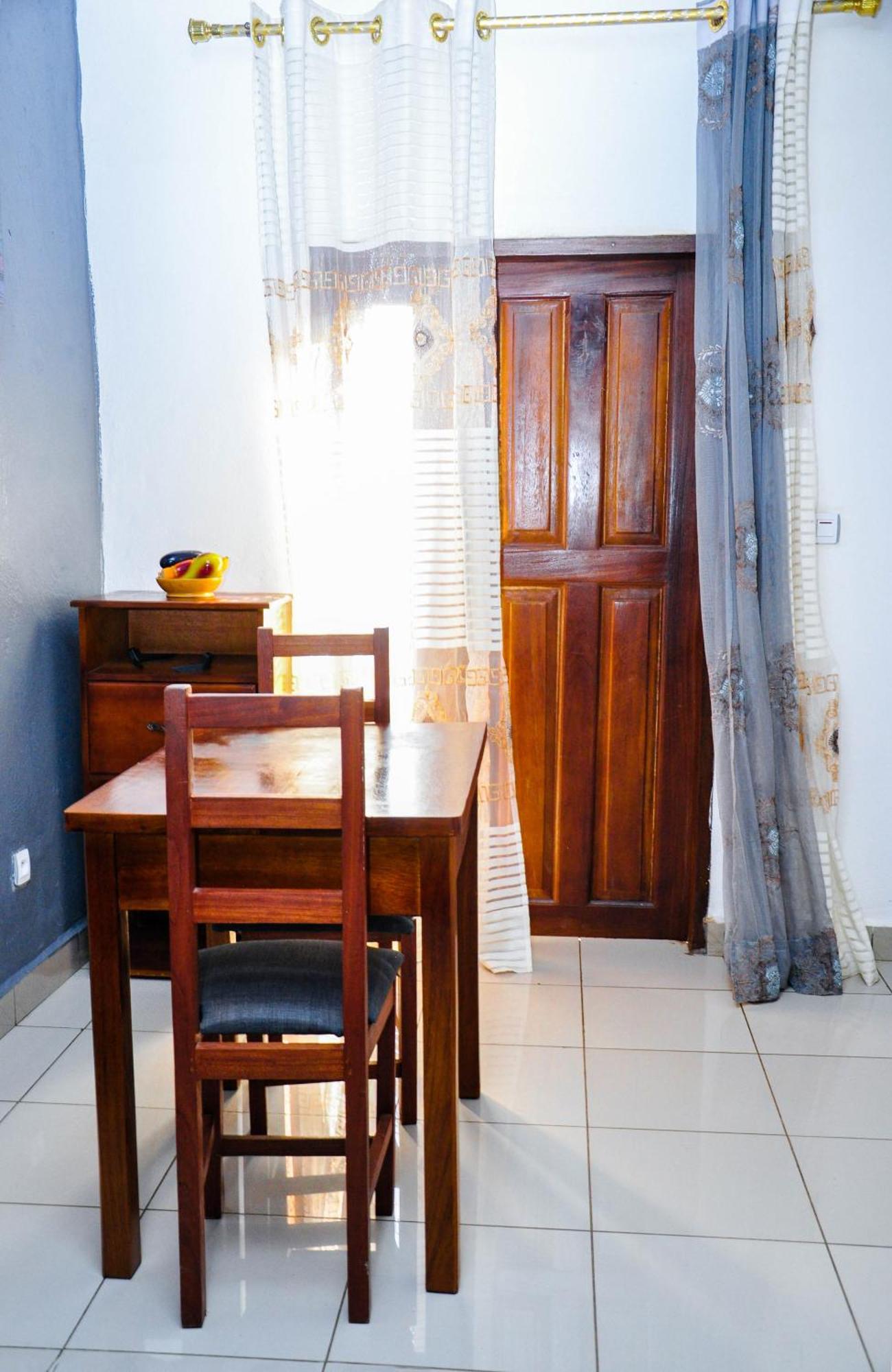 Les Logis De Nouvelle Route Bastos Apartment Yaounde Exterior photo